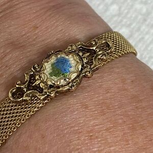 Vintage Gold Tone Mesh Bracelet Detailed Floral Needlepoint Inset Adjustable